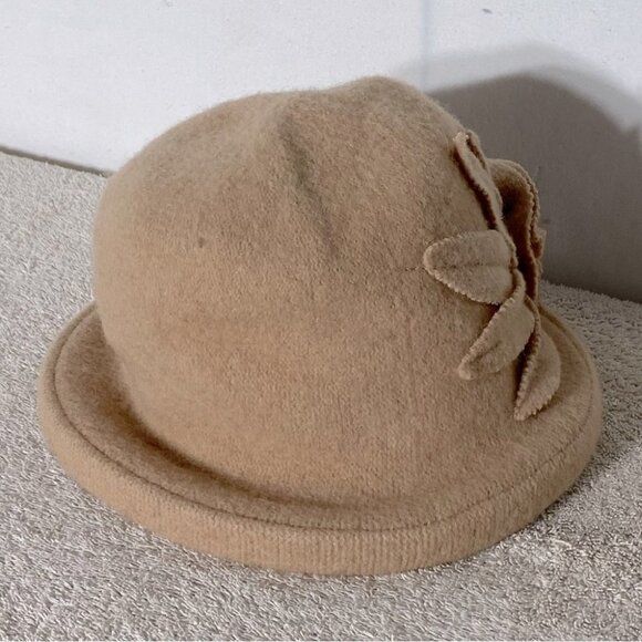 D&y Tan Beige Wool Cloche Hat With Flower Decoration - Picture 4 of 11